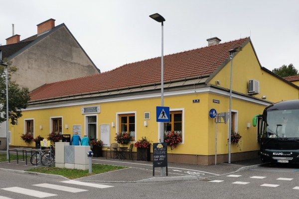 Außenansicht des Gasthaus Weidinger an der Bräunlichgasse in Wiener Neustadt